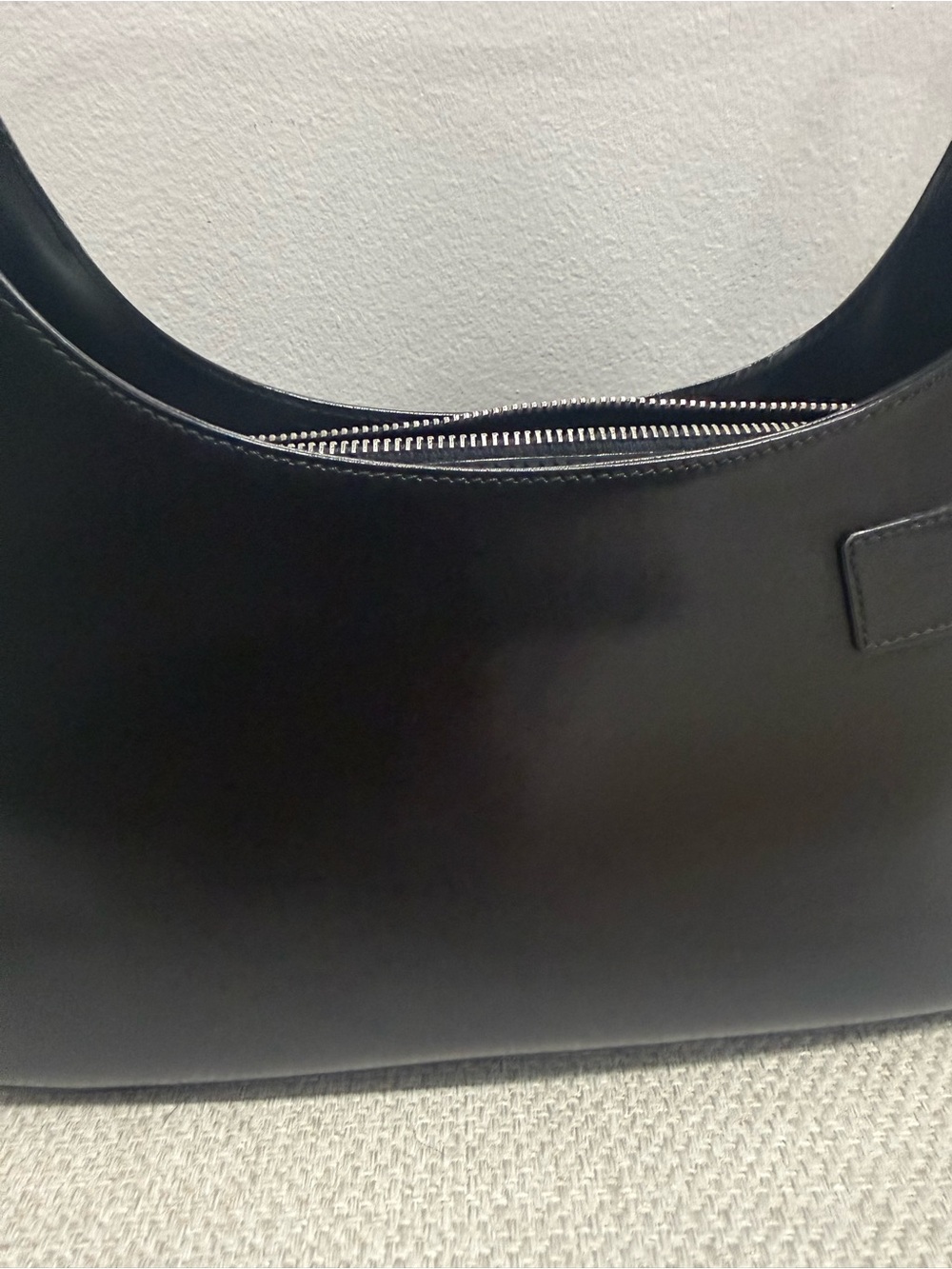 Ferragamo Classic Black Leather Shoulder Bag - Picture 3 of 13
